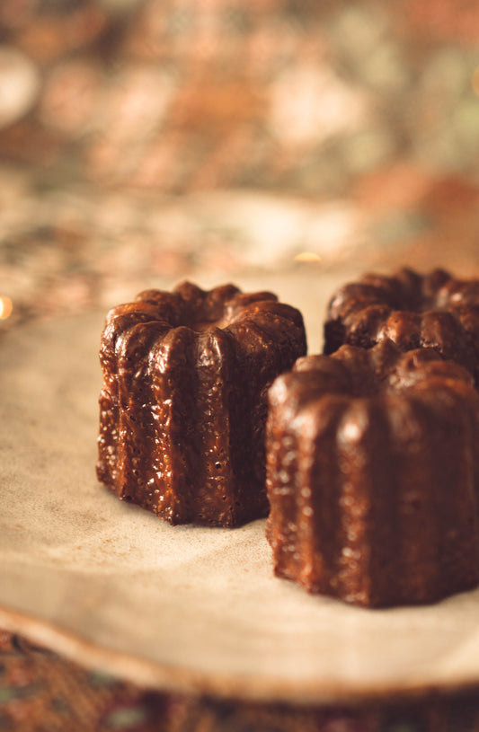 Canelé served on a plate