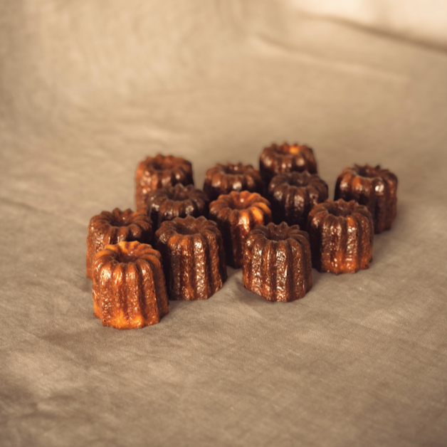 Box of 12 traditional Canelés